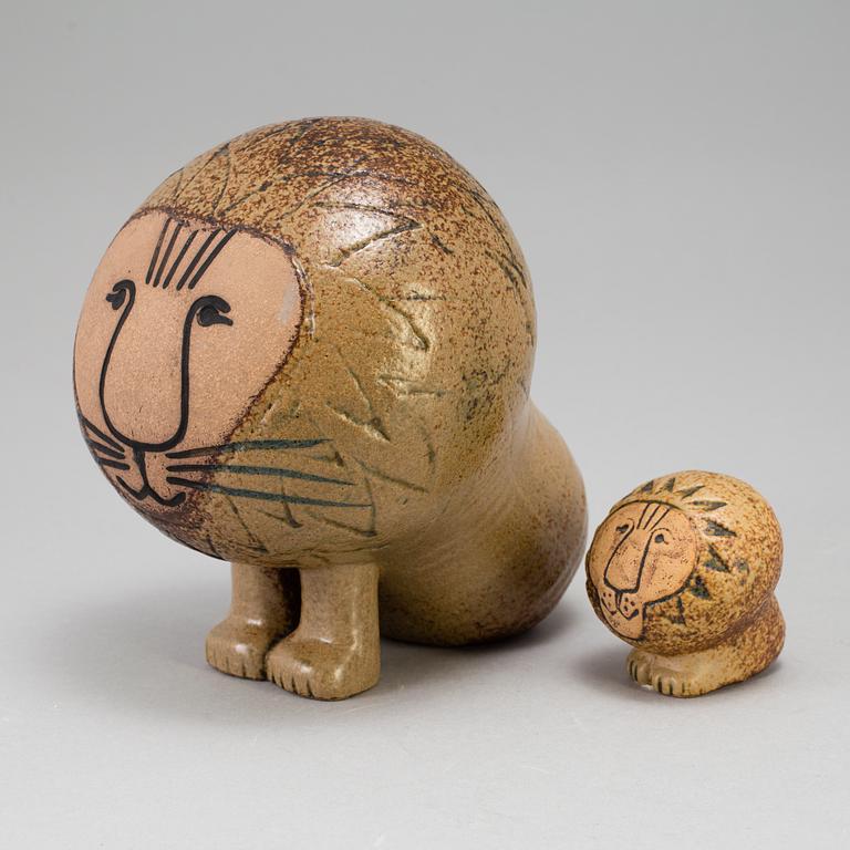 2 stoneware figurines by Lisa Larson for Gustavsberg. Lions of the "Afrika" series, produced from 1968 thru 1975.