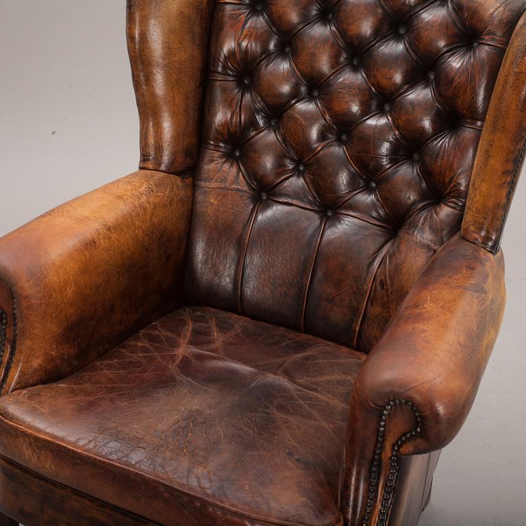 ÖRONLAPPSFÅTÖLJ, engelsk stil, 1900-talets andra hälft.