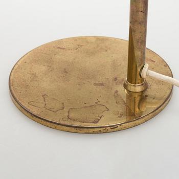 Paavo Tynell, a mid-20th-century  '9227' table lamp for Idman.