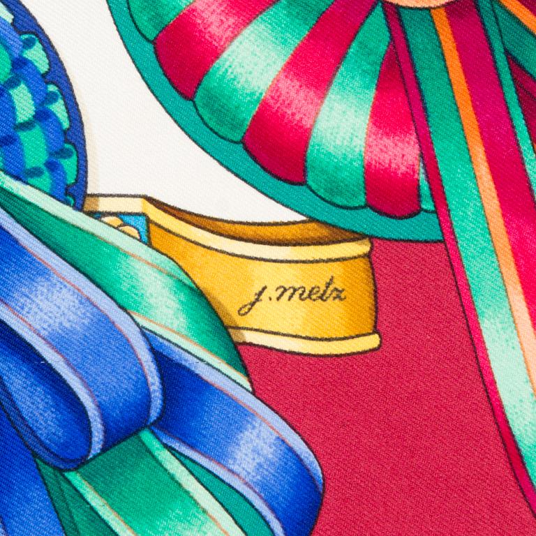 HERMÈS, TVÅ SIDENSCARFAR.