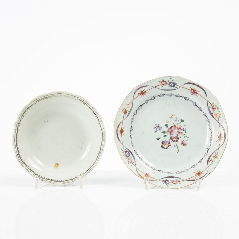 Fat, fyra stycken, tedosa, koppar, fyra stycken samt dosa emalj. Qingdynastin, 1700-tal samt 1700-tal.