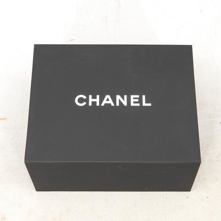 Chanel,.