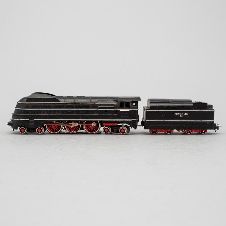 A Märklin streamlined locomotive SK800 3007 H0.