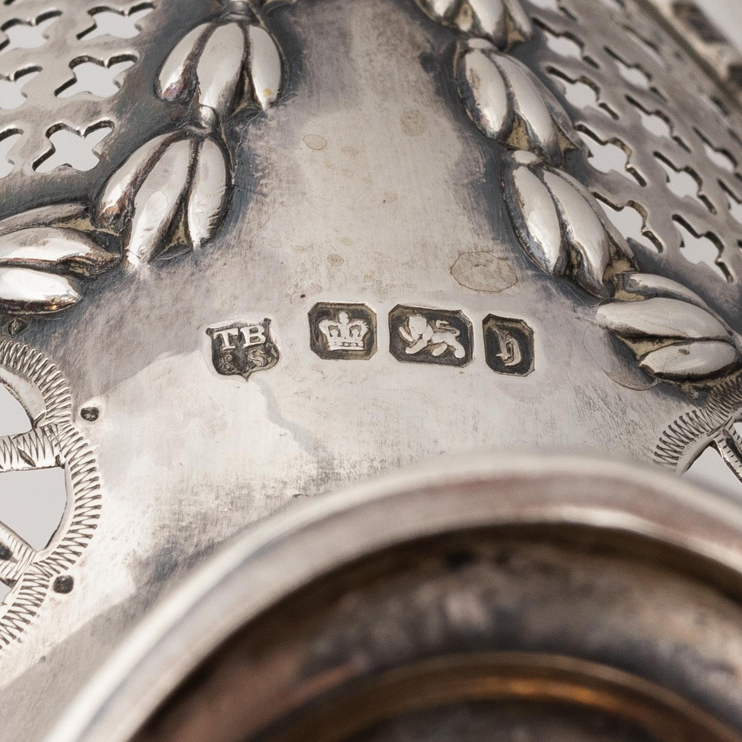 Two silver bowls and a sauce bowl, England and Sweden, 1900-1932.