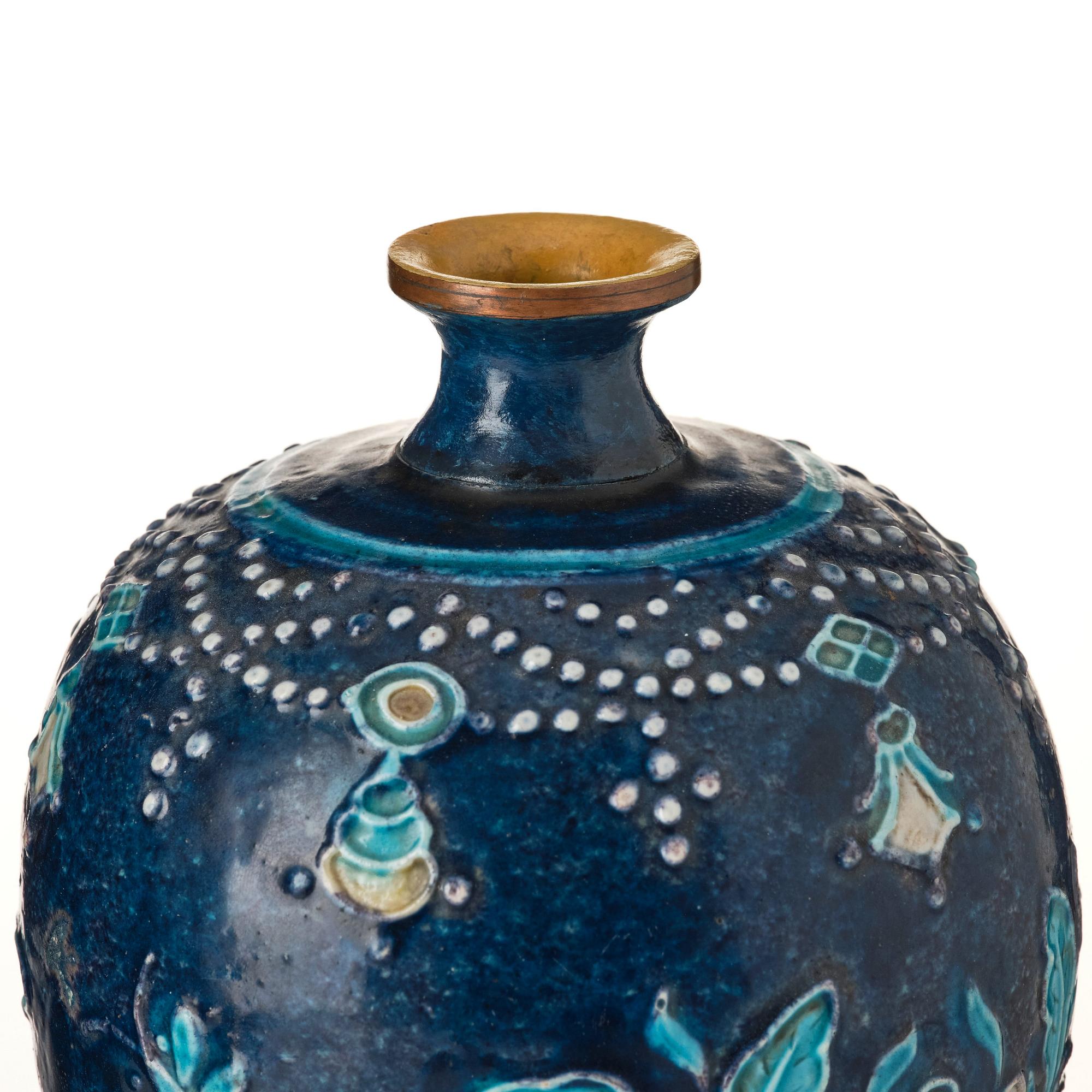 A fahua meiping vase, Ming dynasty (1368-1644).