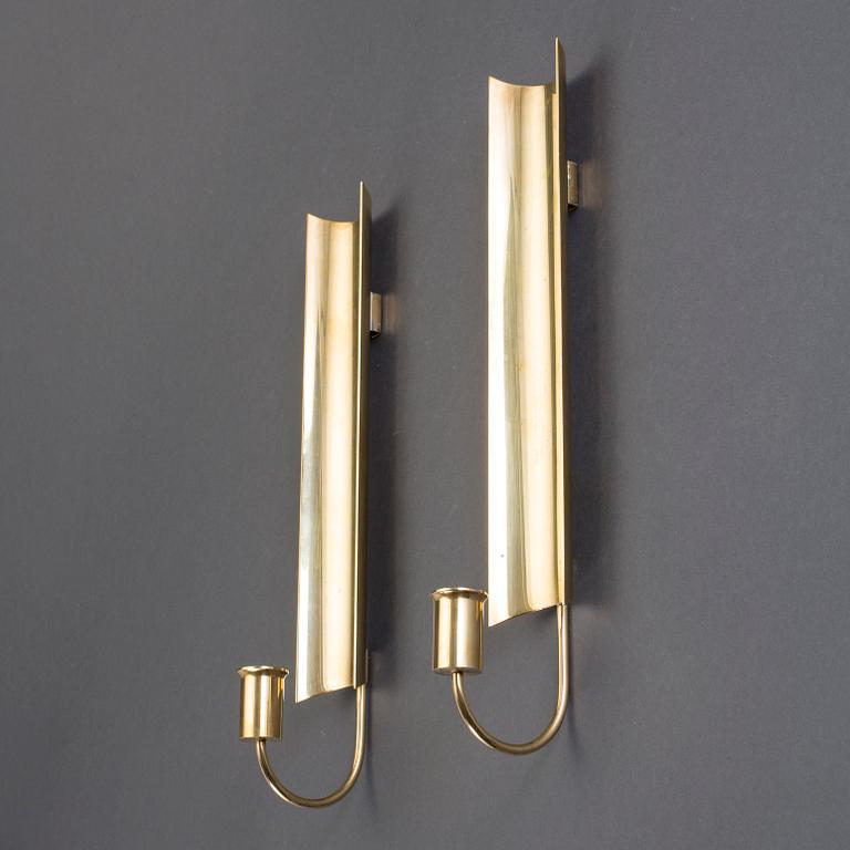 VÄGGLJUSSTAKAR, ett par, mässing, "Reflex", Pierre Forsell, Skultuna.