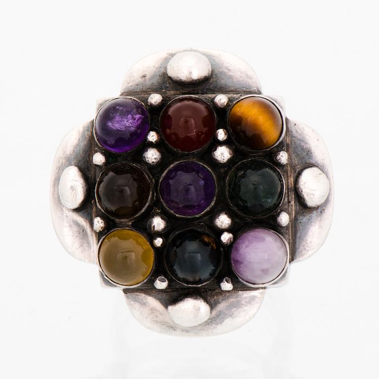 SAARA HOPEA, SORMUS, pyöröhiotut puolijalokivet, hopeaa, 1960-luku.