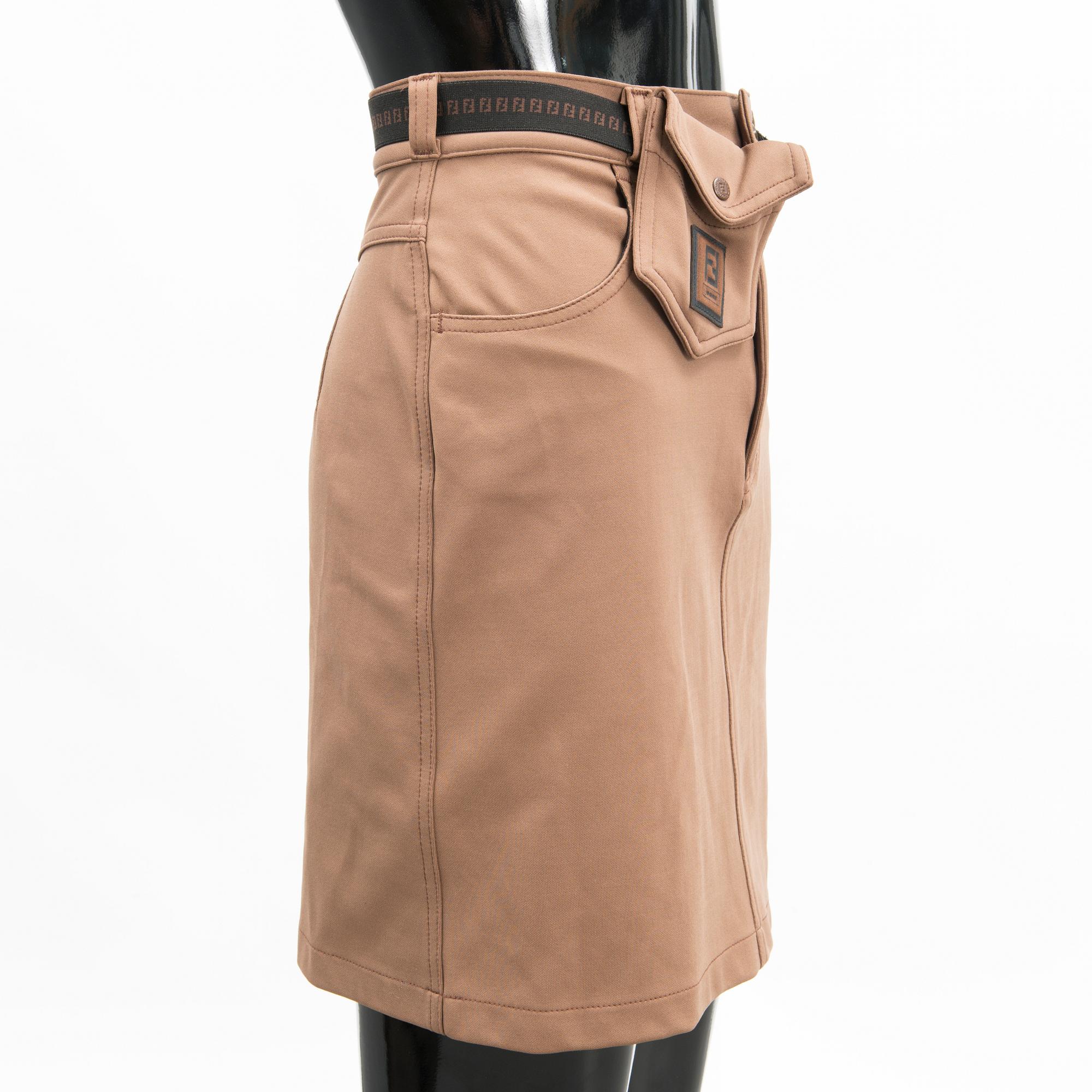 FENDI, KAKSI HAMETTA JA T-PAITA, koko 42(IT).