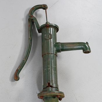 TRÄDGÅRDSPUMP, 1900-talets första hälft.
