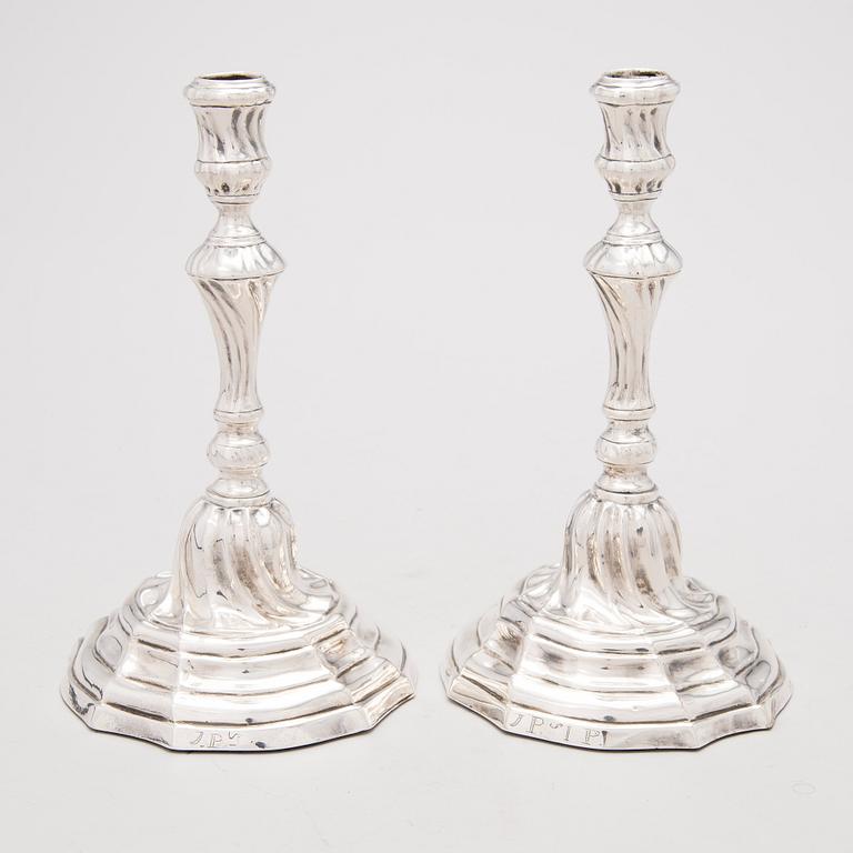 KYNTTILÄNJALKAPARI, hopeaa, Louis XV 1700-luku.