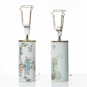 A pair of porcelain vases and a pair of table lamps, China, 20th Century.