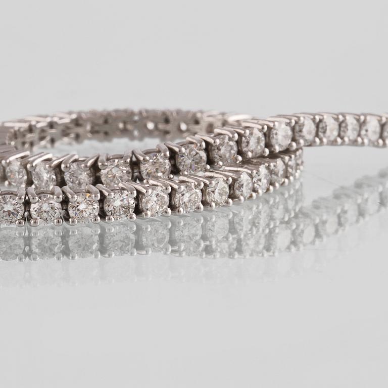 ARMBAND, 18K vitguld med briljantslipade diamanter ca 4.60 ct. Vikt 12,2 gram.