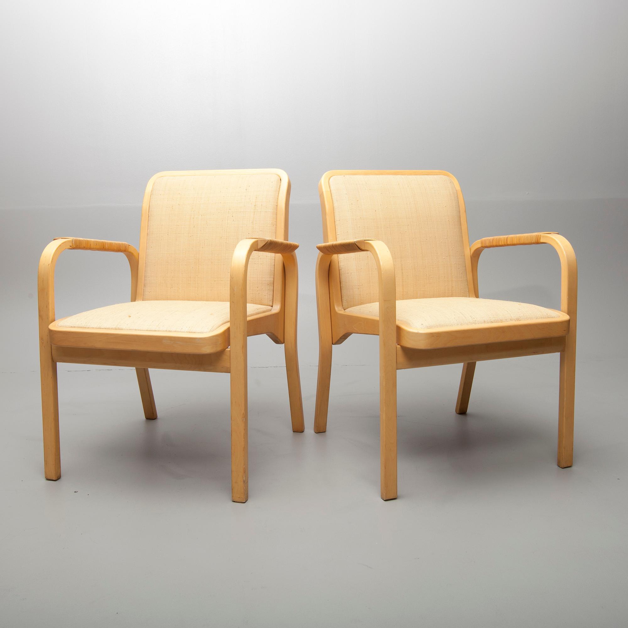 KARMSTOLAR, ett par, modell 45, Alvar Aalto, Artek. Modellen formgiven 1947.