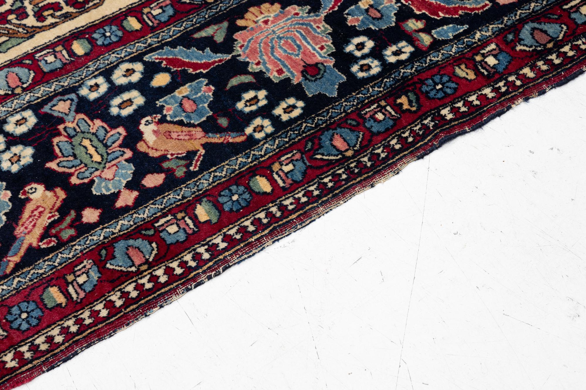 An antique Isfahan rug, ca 235 x 145 cm.