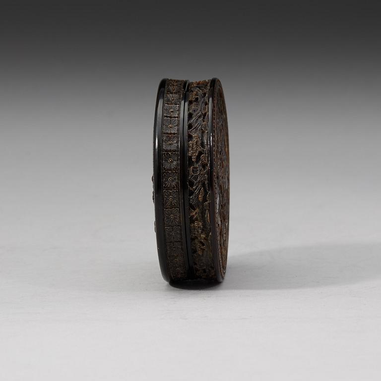 A tutoiseshell carved box with cover, Qing dynasty, 19th Century.
