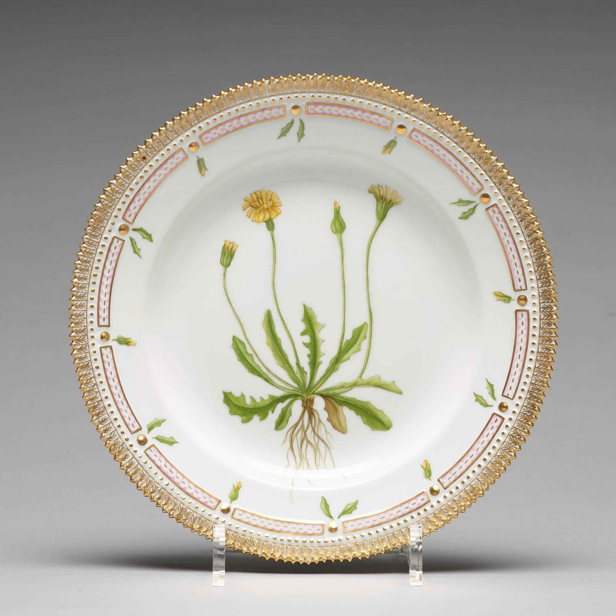TALLRIKAR, 12 stycken, porslin. "Flora Danica", Royal Copenhagen, Danmark, 1900-tal.