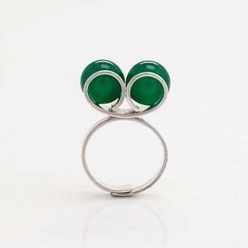 Elis Kauppi, Ring, sterlingsilver, kalcedoner. Kupittaan Kulta, Åbo 1974.