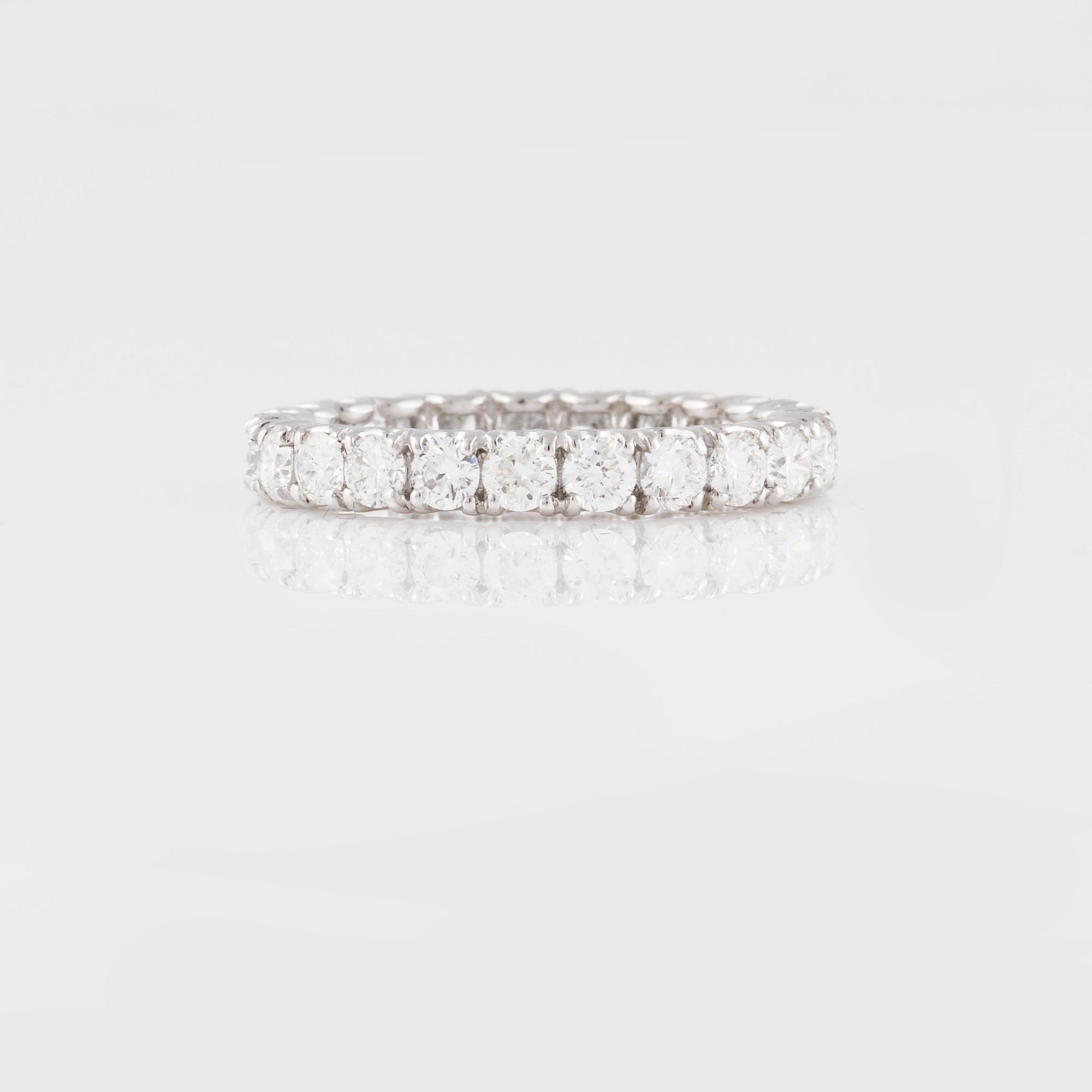 RING, sk eternityring, med briljantslipade diamanter, ca 2.00 ct.