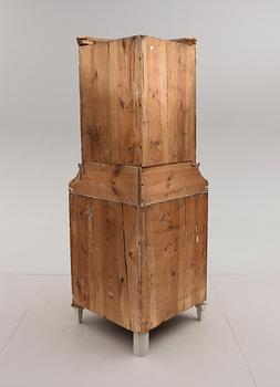 HÖRNSKÅP, 1800-talets mitt.