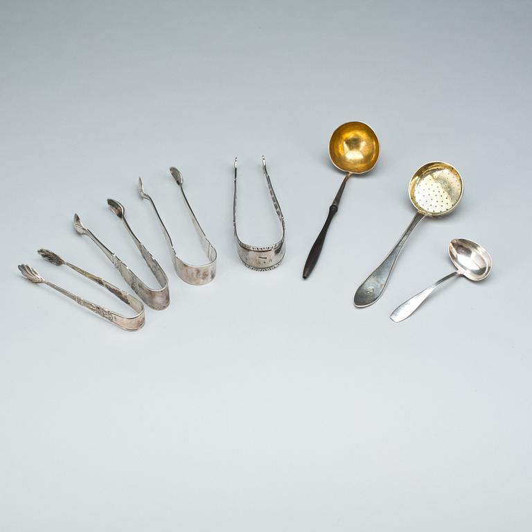 PARTI, silver, 7 delar. Bl.a 2 sockertänger från 1700 talets slut. Vikt ca 280 gr,