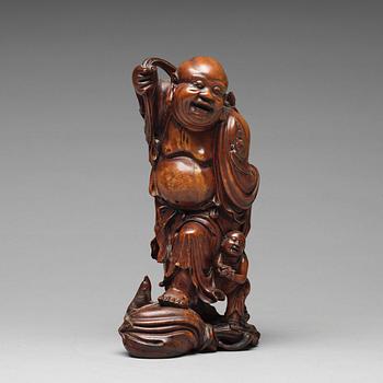 A root scultpure of buddai, Qing dynasty circa 1900.