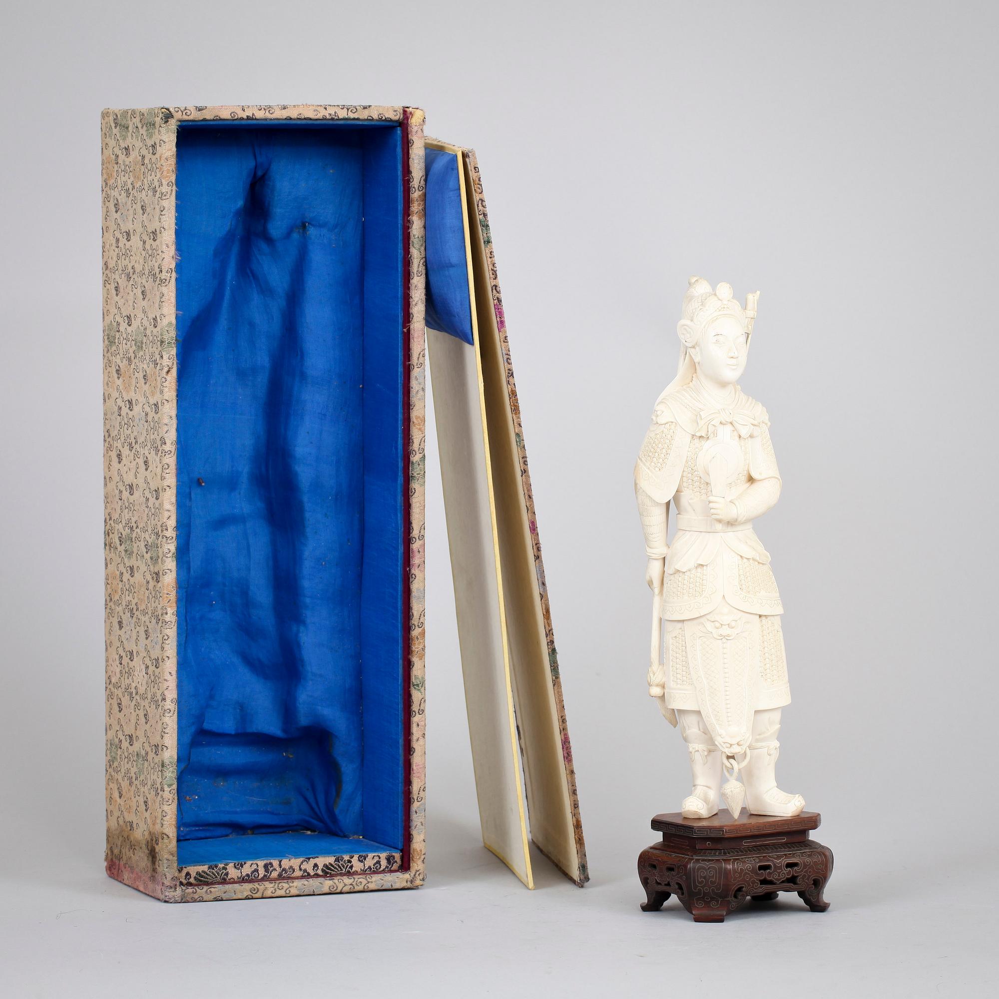 A carved ivory figure of a soldier in arms, late Qing dynasty, circa 1900.