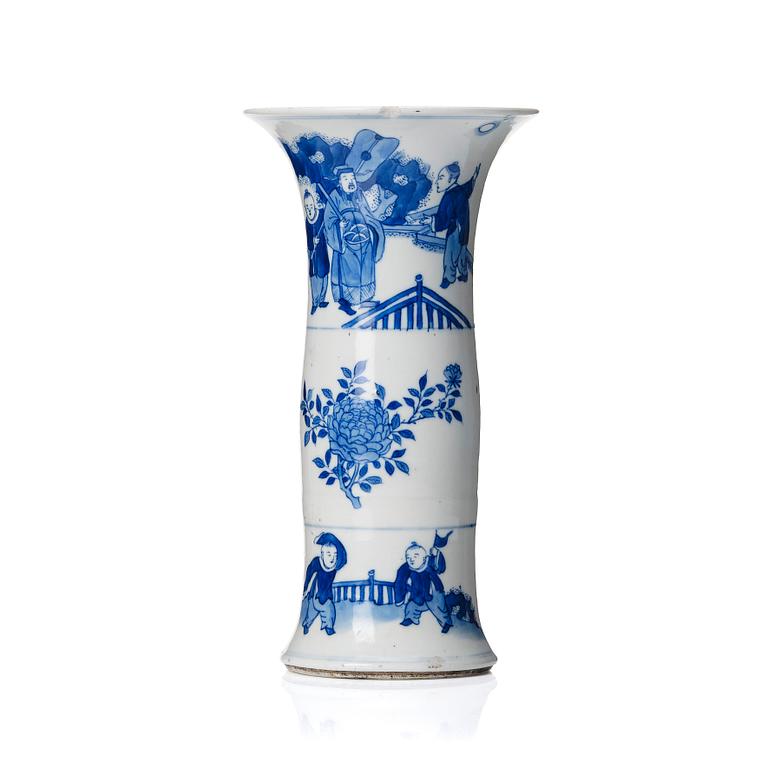 A Chinese blue and white trumpet vase, Qing dynasty, 19th Century.