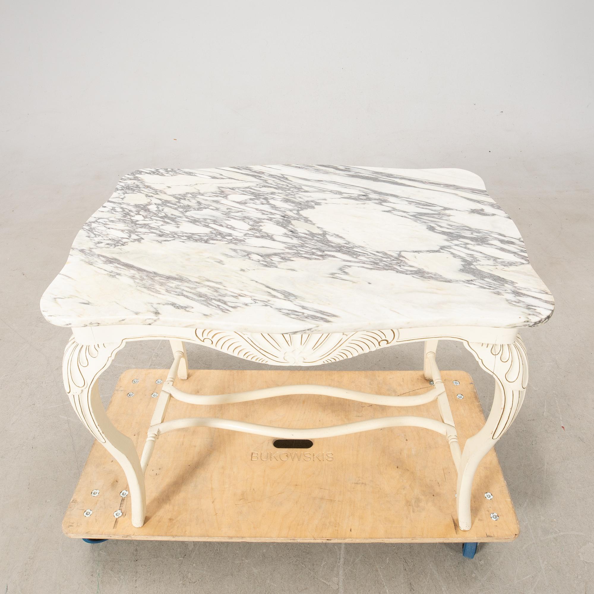 Salongsbord Rokoko-stil 1900-talets förta hälft.