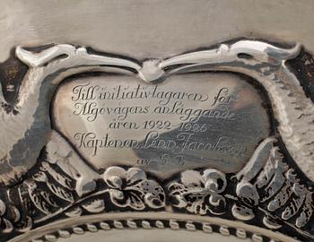 PRESENTERFAT, silver, barockstil, C G Hallberg, 1920. Vikt 1290 g.