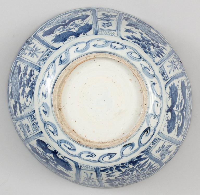 A blue and white punch bowl, Ming dynasty, Wanli (1573-1613).