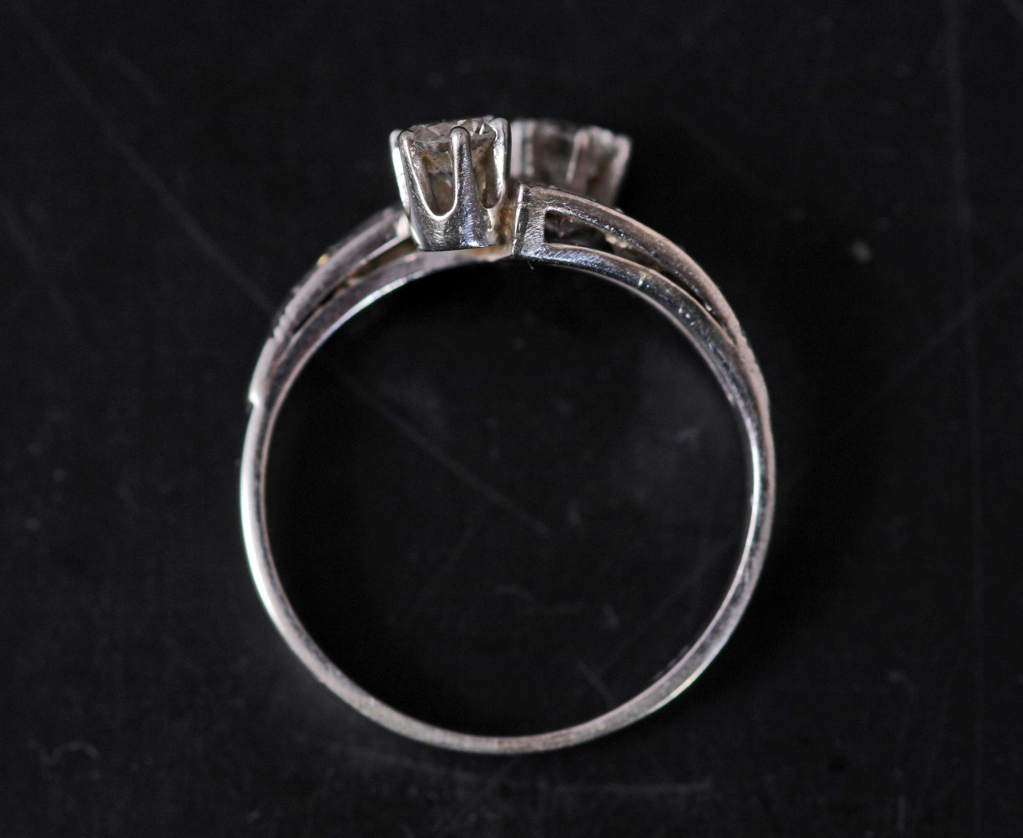 RING, vitguld m biljanter tot ca 0,75 carat.