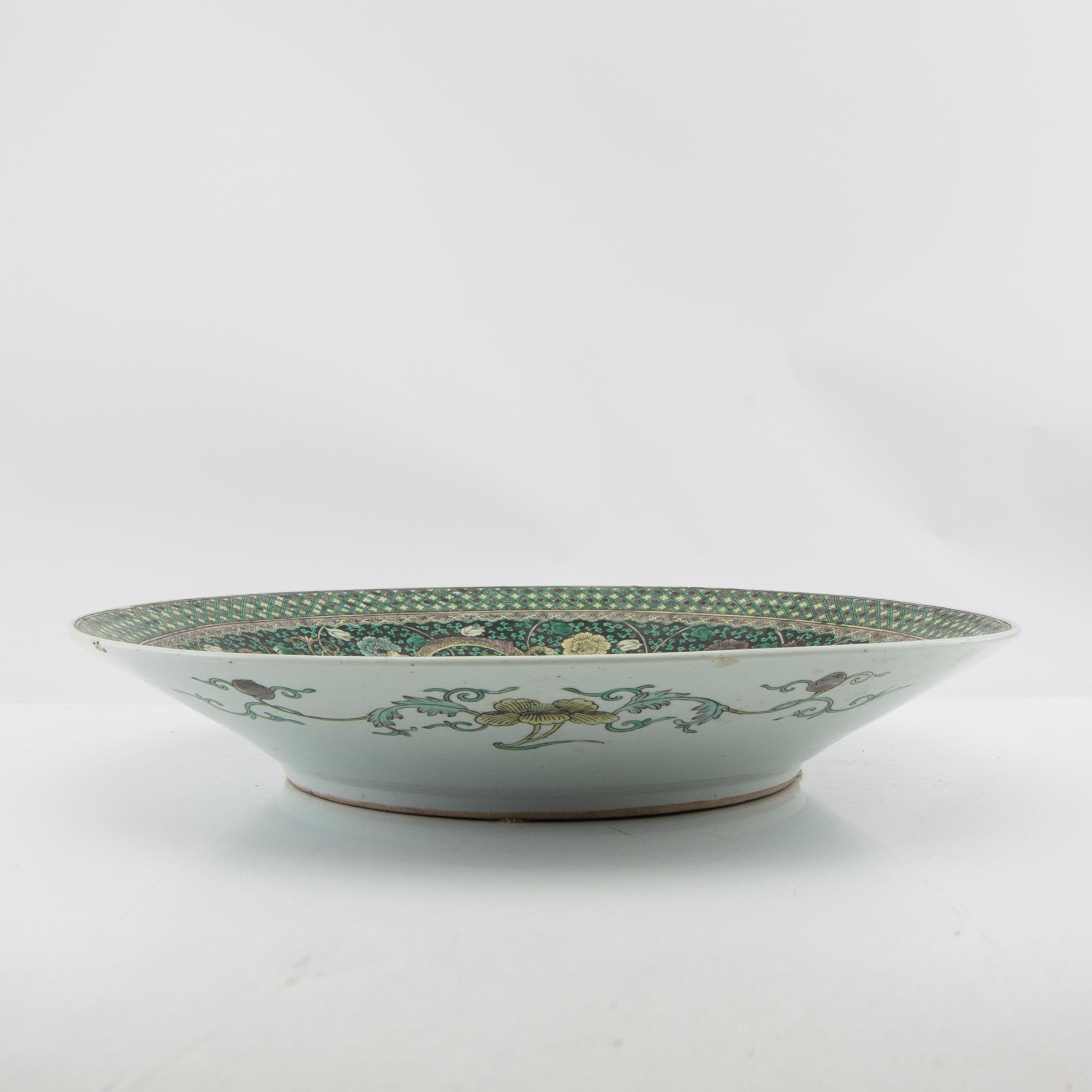 A famille noir dish, late Qing dynasty/around 1900.