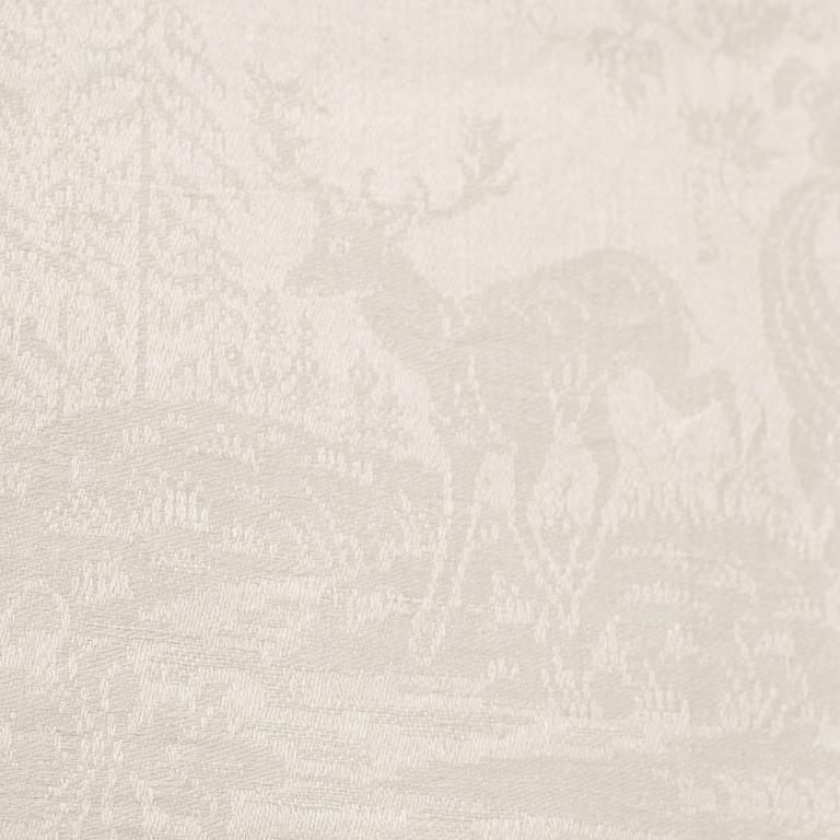 A linen tablecloth and five napkins.