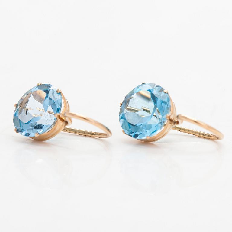 A pair of 14K gold earrings with topazes, Helsinki.