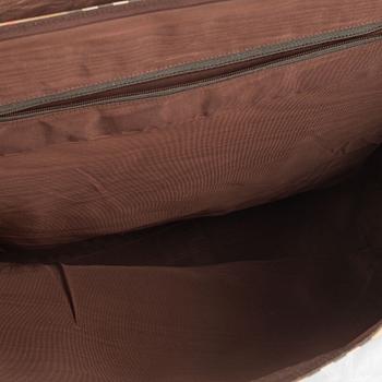 Burberry, weekend bag.