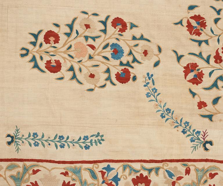ANTIKT NURATA SUZANI. 216,5 x 145,5 cm.