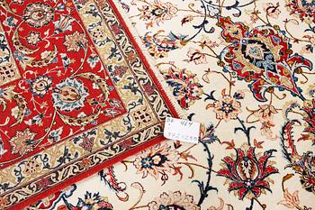An Esfahan carpet, part silk, ca. 372 x 255 cm.