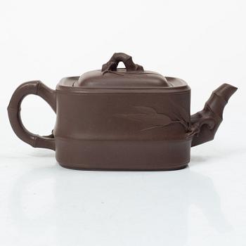 Två tekannor, yixing, Kina, tidigt 1980-tal.