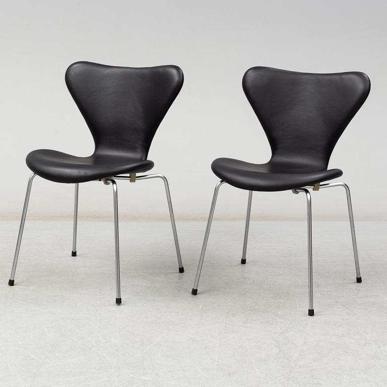 ARNE JACOBSEN, eight 'Series 7' chairs from Fritz Hansen, Denmark.