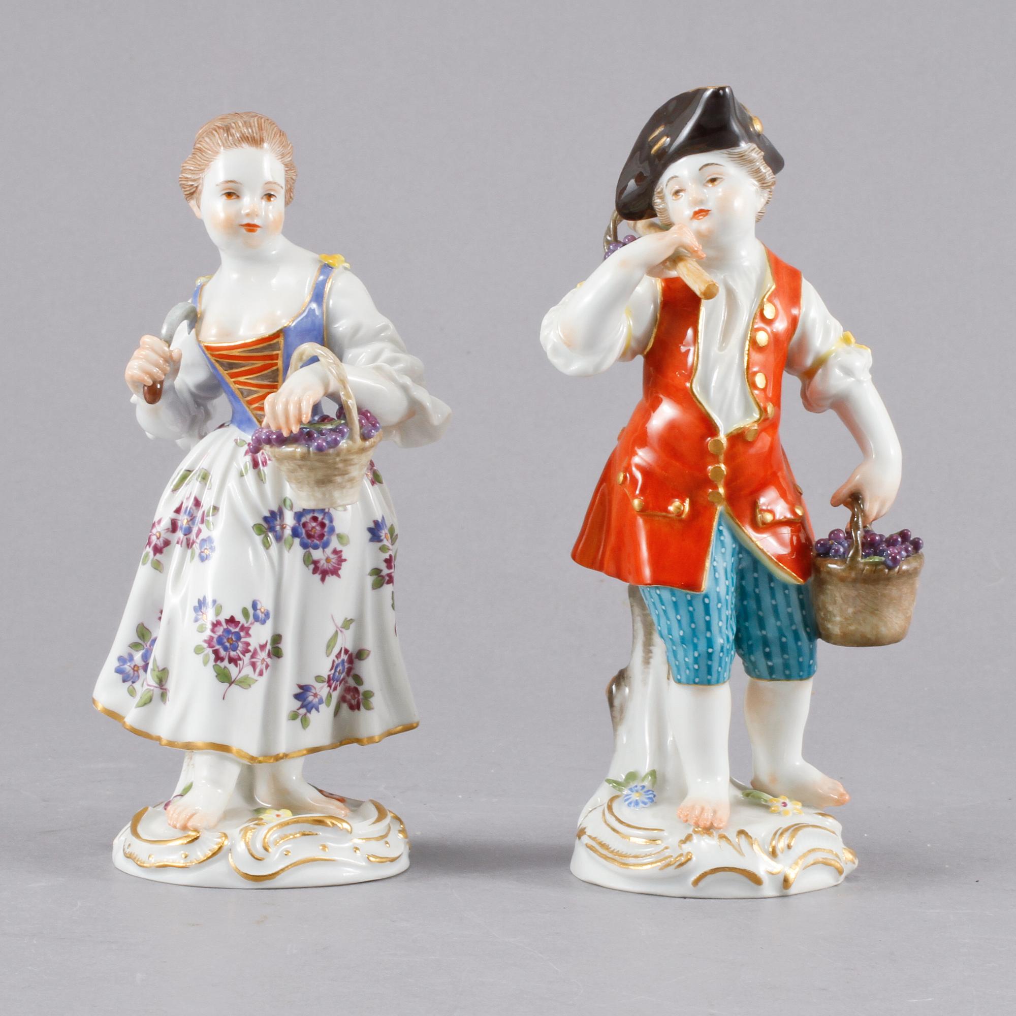 FIGURINER, ett par, porslin, omkring 1900.