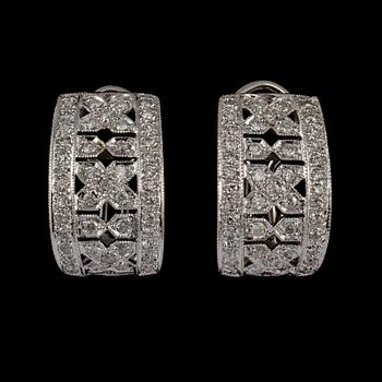ÖRHÄNGEN, ett par, 14k vitguld med briljantslipade diamanter, ca 2.00 ct. Vikt 7 g.