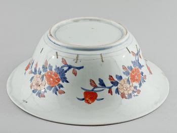 FISKBASSÄNG, porslin, Japan, 1800/1900-tal.