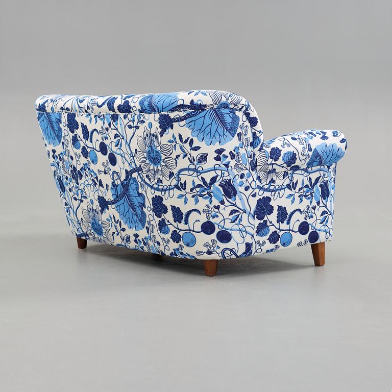 A Josef Frank two-seated sofa, Svenskt Tenn, 1940's.