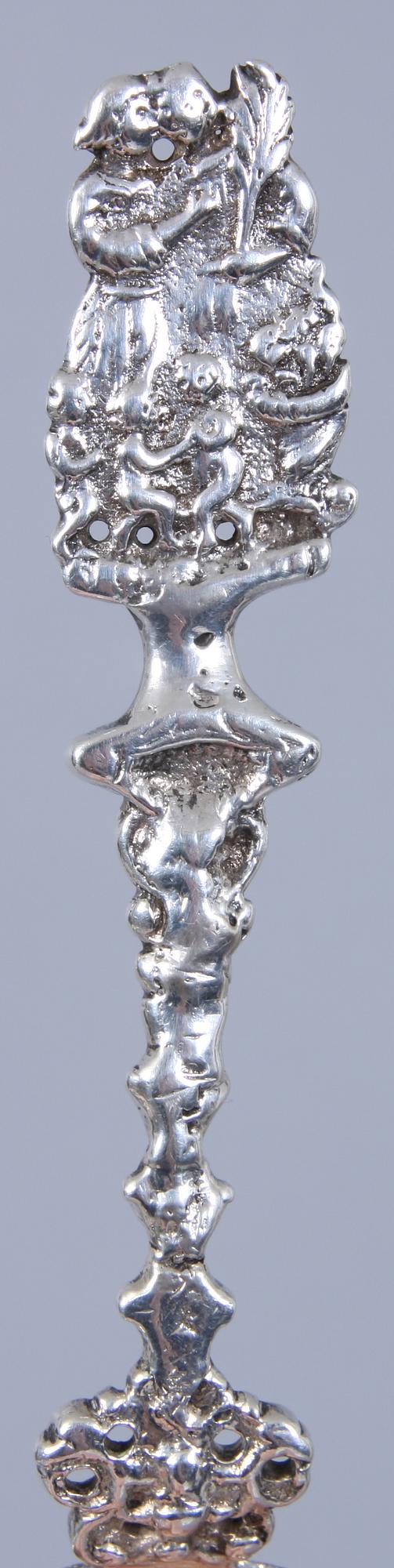 SKED, ASSIETT samt BURK MED LOCK, silver, ca 240 g.