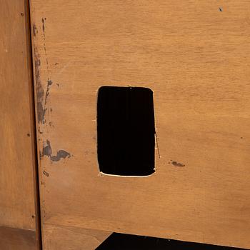 Vitrinskåp, ett par, samt skåp, Selva, Italien.