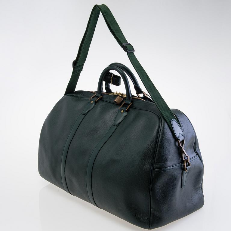 LOUIS VUITTON Green Taïga Kendall GM Travel bag.