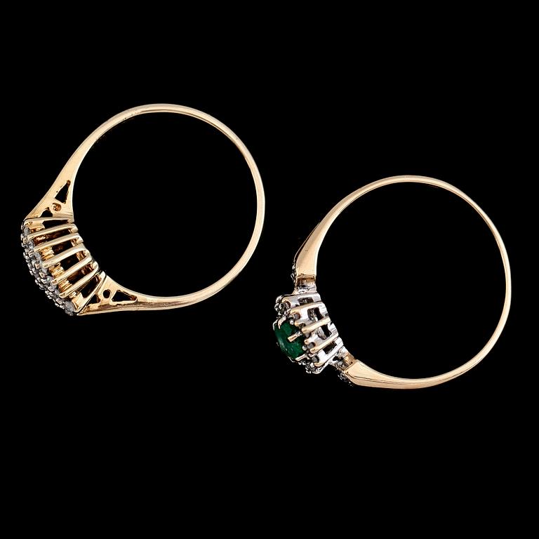 RINGAR, 2 st, 9 k guld med grön sten och diamanter. Total vikt ca 4 gram.
