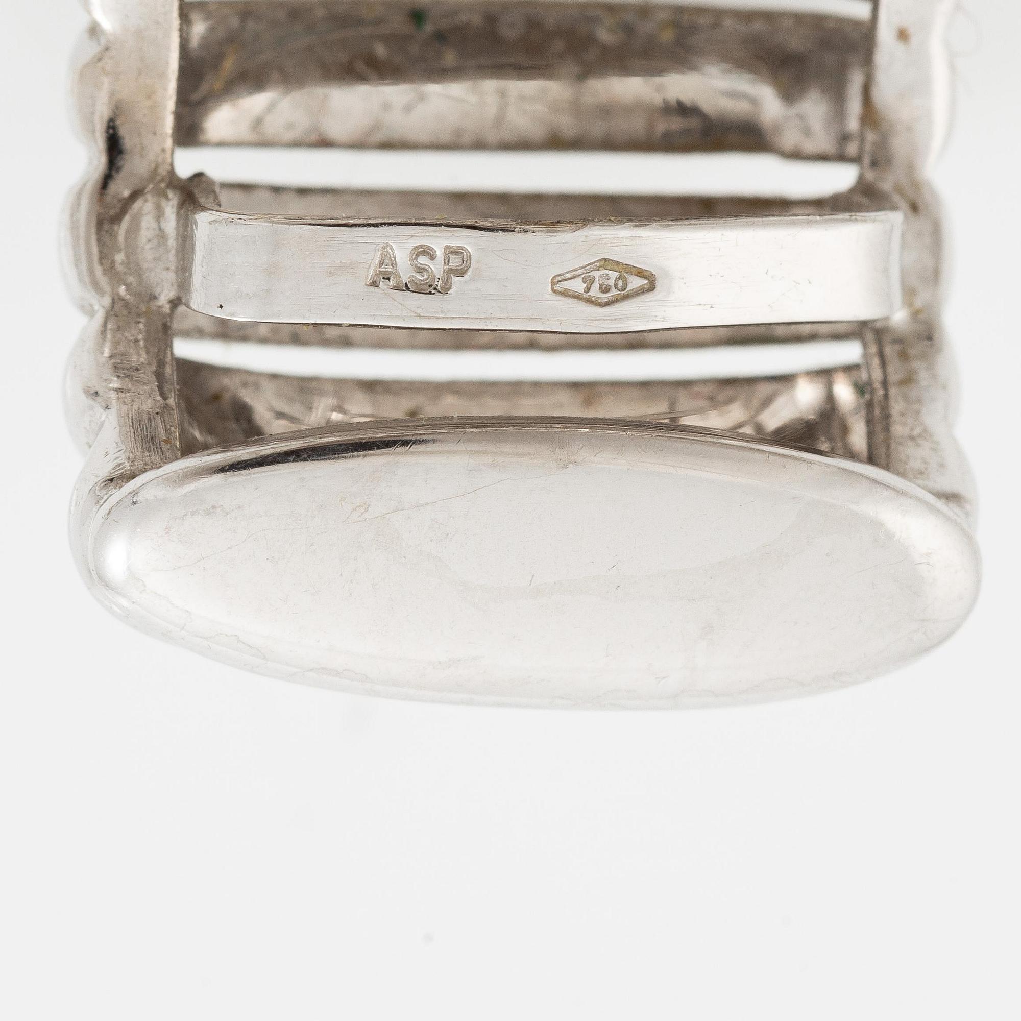 Ett par örhängen 18K vitguld.