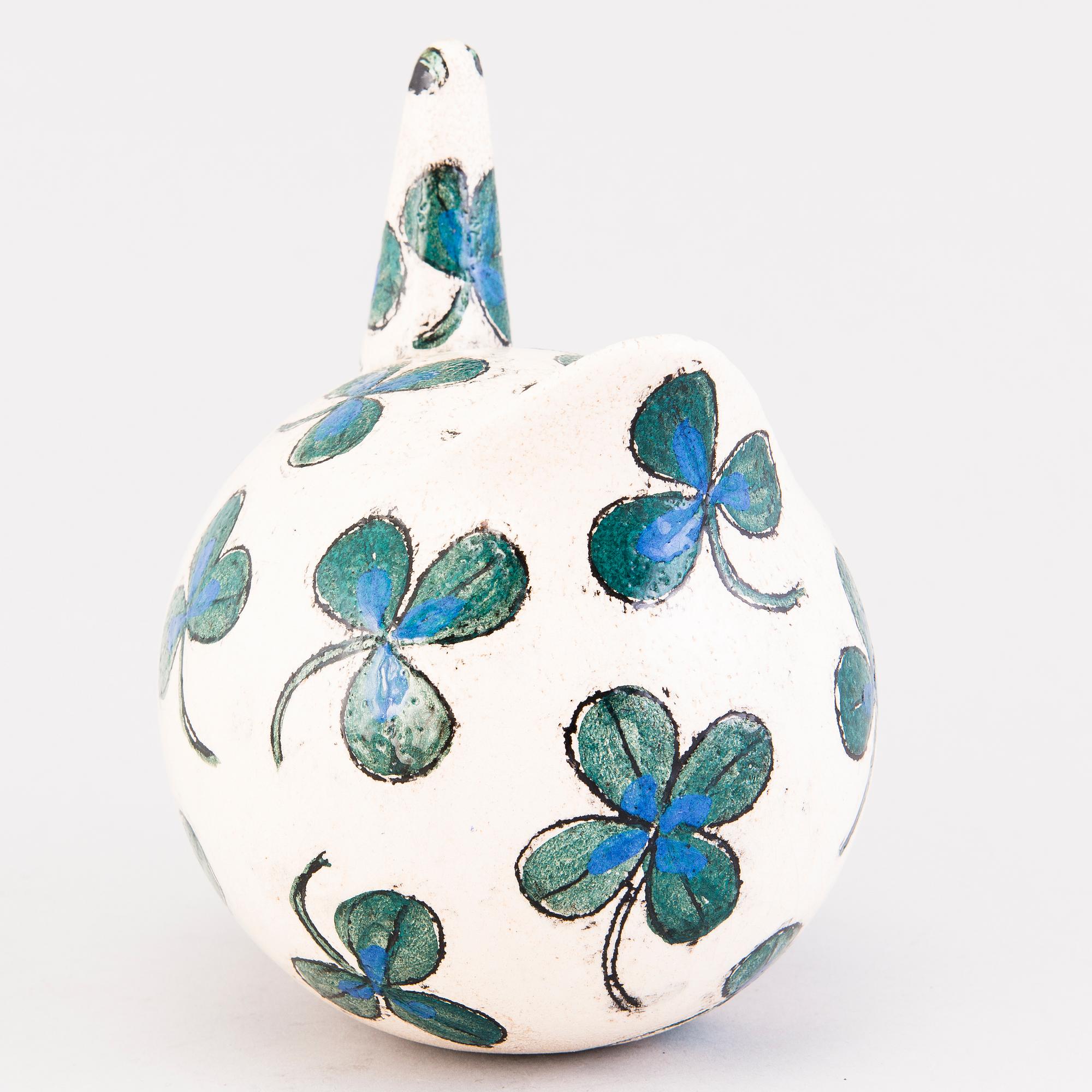 Birger Kaipiainen, A stoneware sculpture signed Kaipiainen.