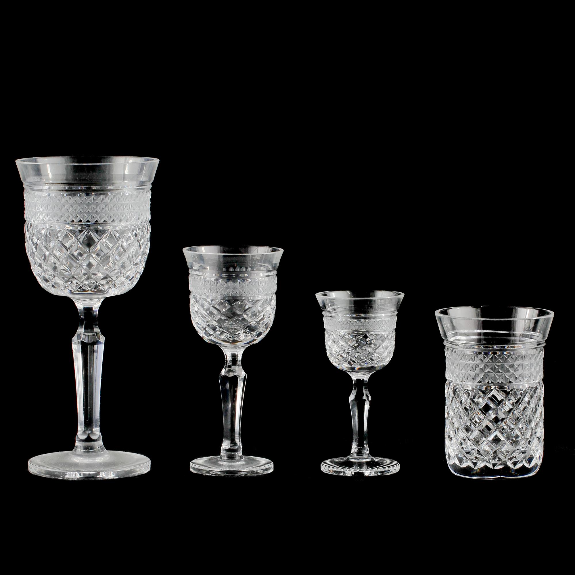 SERVISDELAR, 66 st, glas, 1900-talets andra hälft.